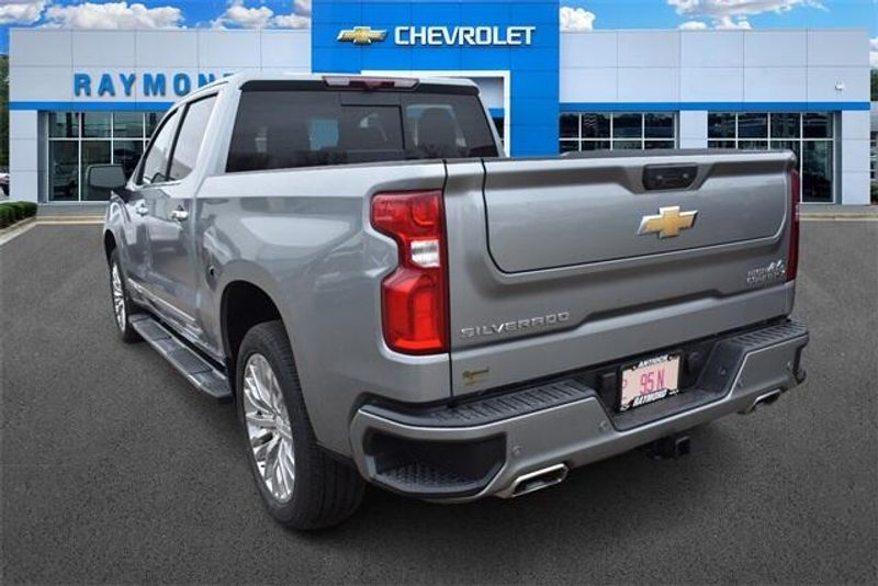 2025 Chevrolet Silverado 1500 High CountryImage 4
