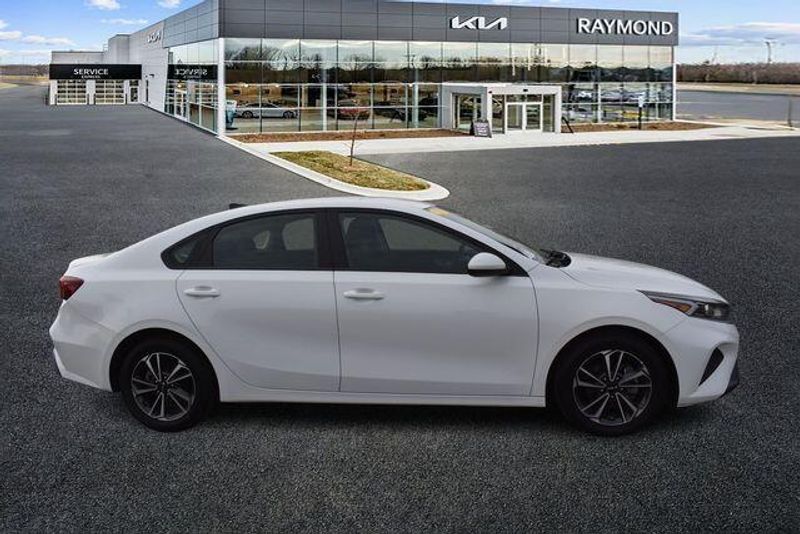 Used 2023 Kia Forte LXSImage 2