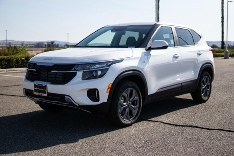 New 2025 Kia Seltos LXImage 3