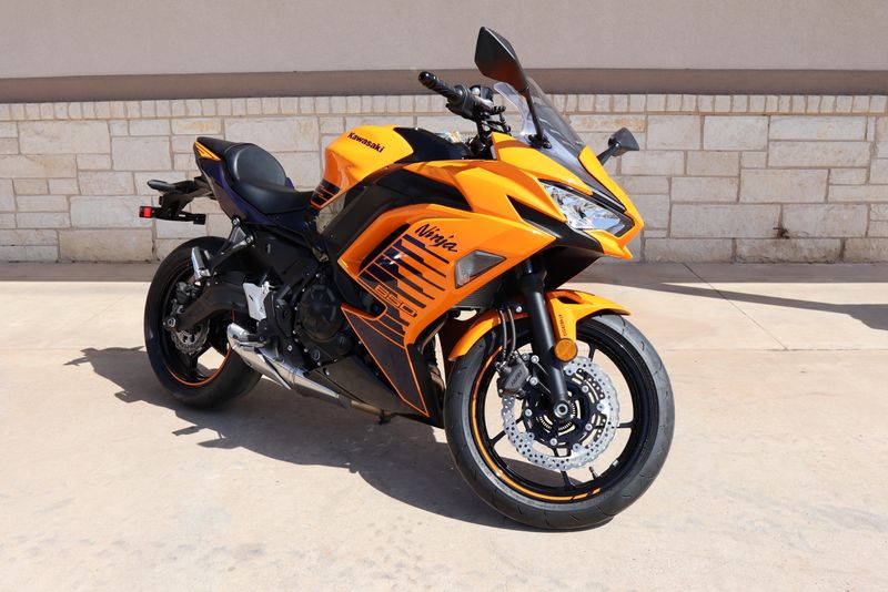 2025 KAWASAKI NINJA 650 ABS CANDY STEEL FURNACE ORANGE AND METALLIC SPARK BLACK AND METALLIC ROYAL PURPLE 