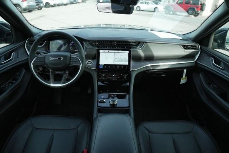 Used 2025 Jeep Grand Cherokee L LimitedImage 16