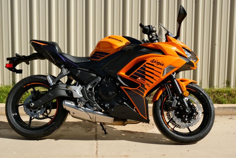 2025 KAWASAKI NINJA 650 ABS CANDY STEEL FURNACE ORANGE AND METALLIC SPARK BLACK AND METALLIC ROYAL PURPLE 