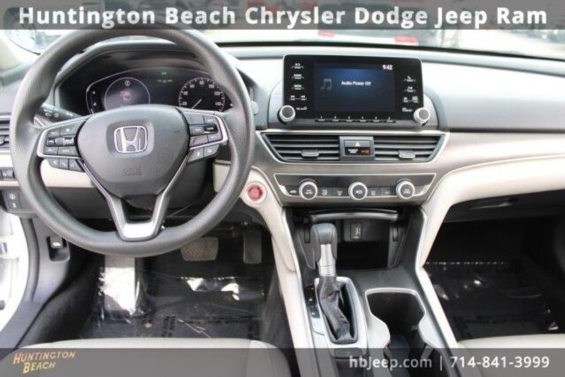 2018 Honda Accord LXImage 12