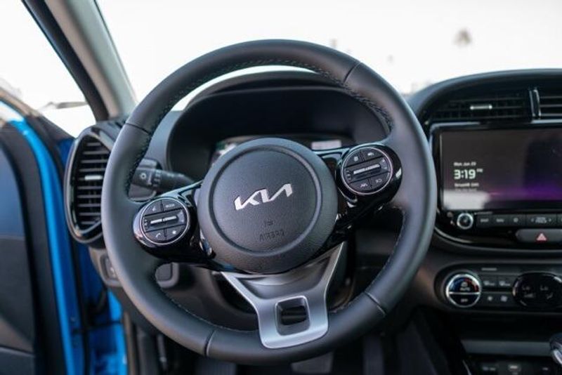 2025 Kia Soul LXImage 15