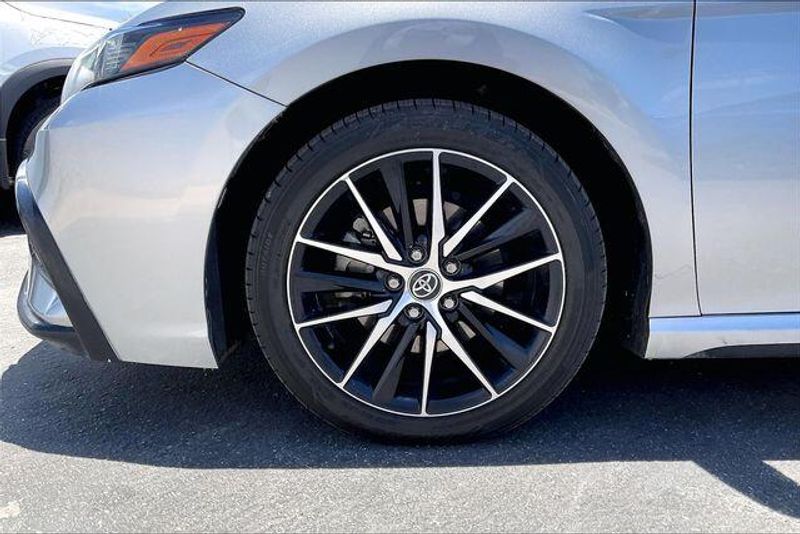 Used 2021 Toyota Camry SEImage 8
