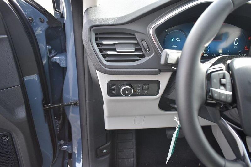 2025 Ford Escape Plug-In Hybrid BaseImage 18