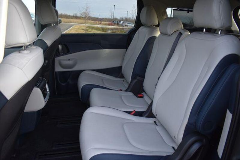New 2026 Kia Carnival Hybrid EXImage 21