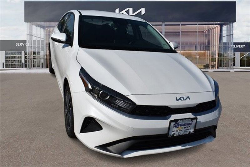 2024 Kia Forte LXSImage 10