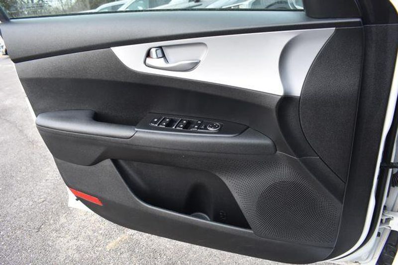 Used 2023 Kia Forte LXSImage 28