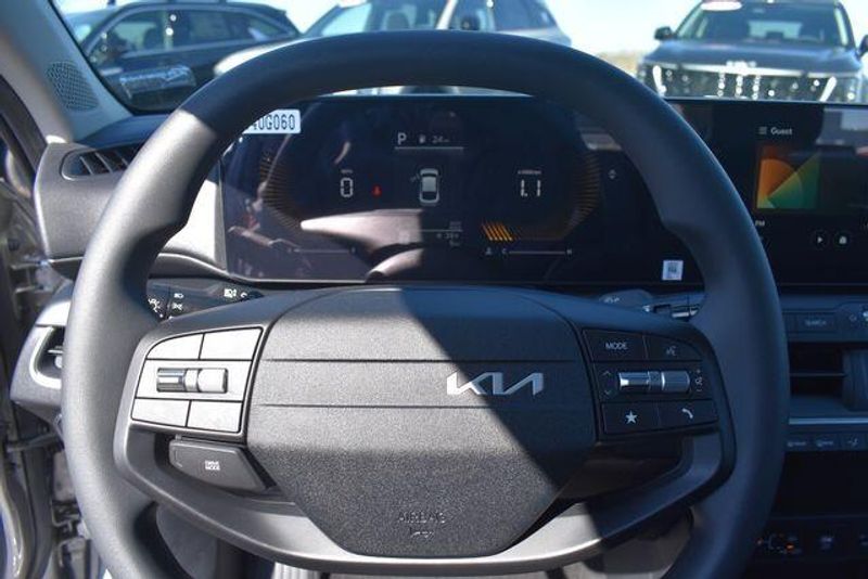 New 2026 Kia K4 LXSImage 24