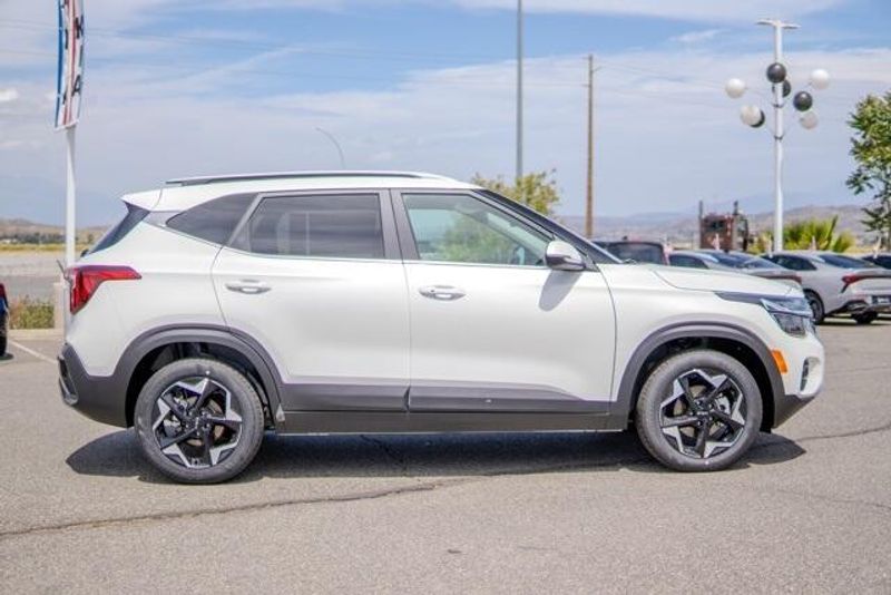 New 2025 Kia Seltos LXImage 8