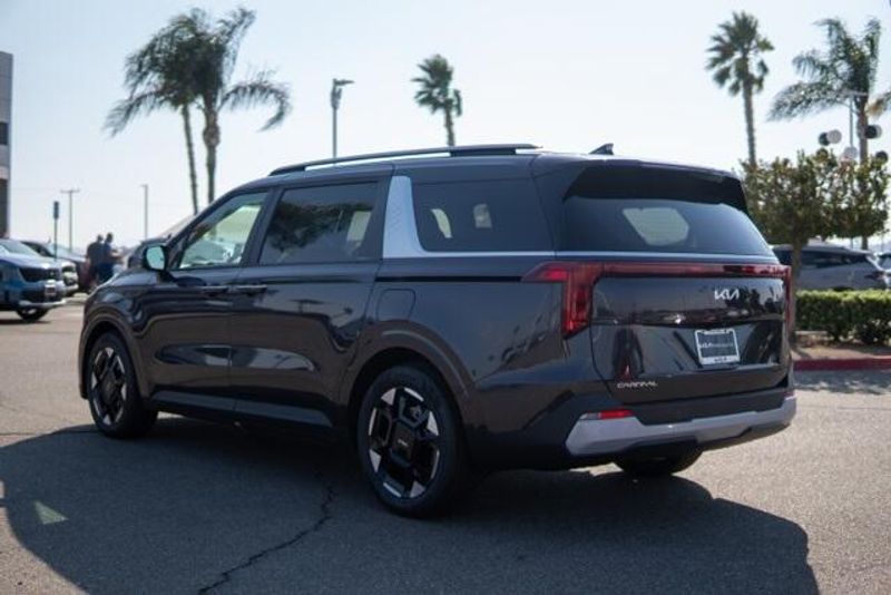 New 2026 Kia Carnival EXImage 5