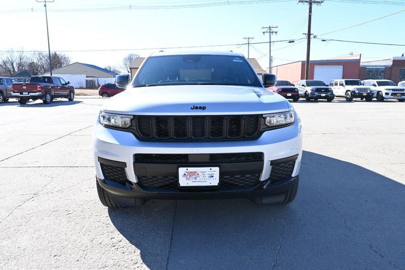 2025 Jeep Grand Cherokee L Altitude XImage 3