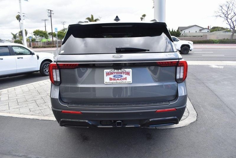2025 Ford Explorer ST-LineImage 8