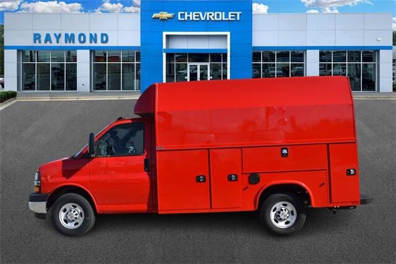 New 2025 Chevrolet Express 3500 Work VanImage 6