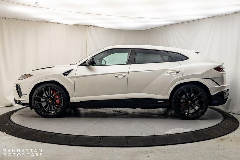 2024 Lamborghini Urus SImage 2