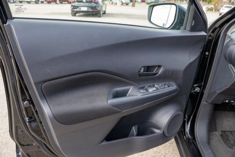 Used 2024 Nissan Kicks SImage 18