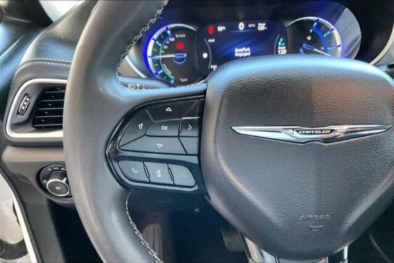 Used 2023 Chrysler Pacifica Hybrid LimitedImage 18
