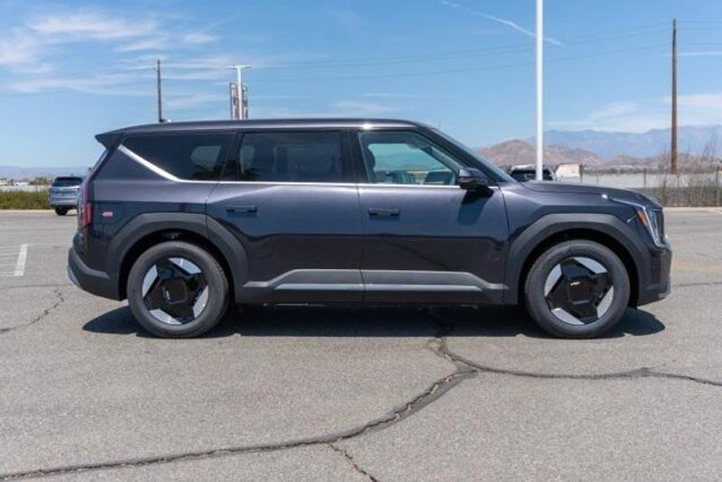 New 2026 Kia EV9 WindImage 8