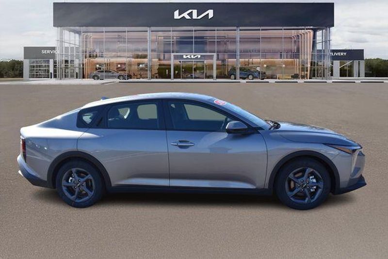 New 2026 Kia K4 LXSImage 2