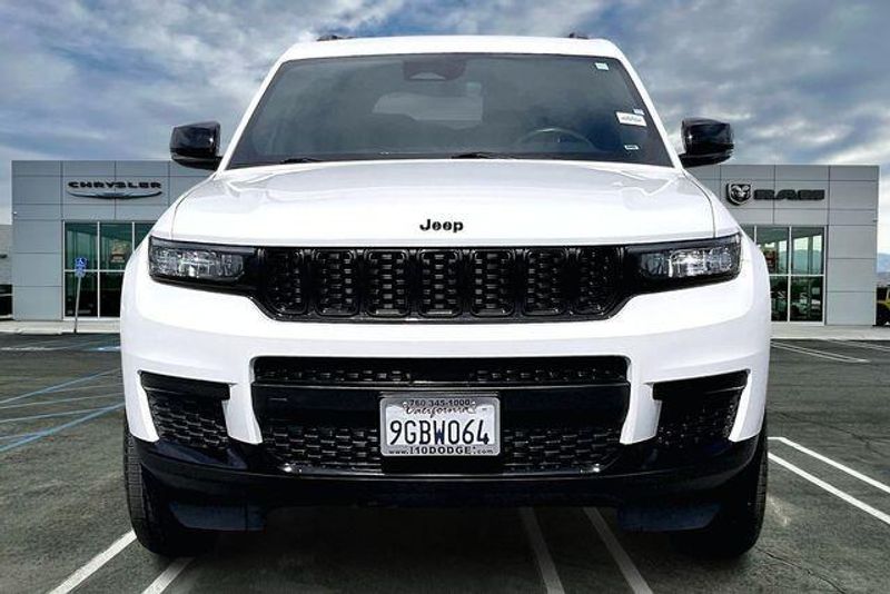 Used 2023 Jeep Grand Cherokee L AltitudeImage 2