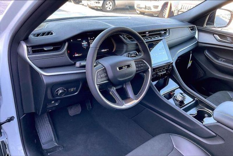 New 2025 Jeep Grand Cherokee L Altitude 4x2Image 6