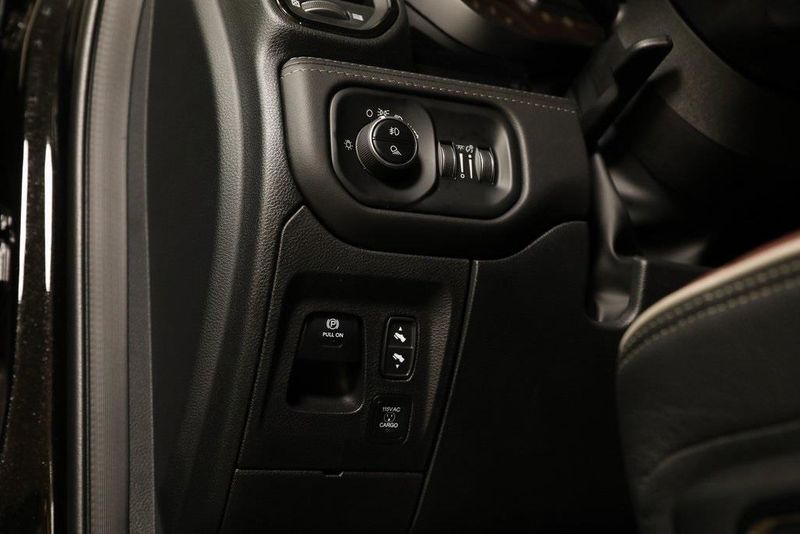 2025 RAM 1500 Limited Crew Cab 4x4 5