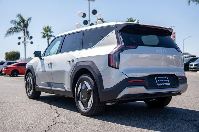 New 2026 Kia EV9 Light Long RangeImage 5