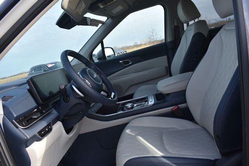New 2026 Kia Carnival Hybrid EXImage 29