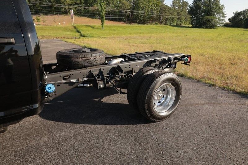 2025 RAM 3500 Tradesman Crew Cab Chassis 4x4 60