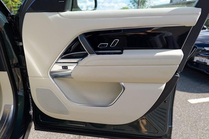 2023 Land Rover Range Rover SE photo 29