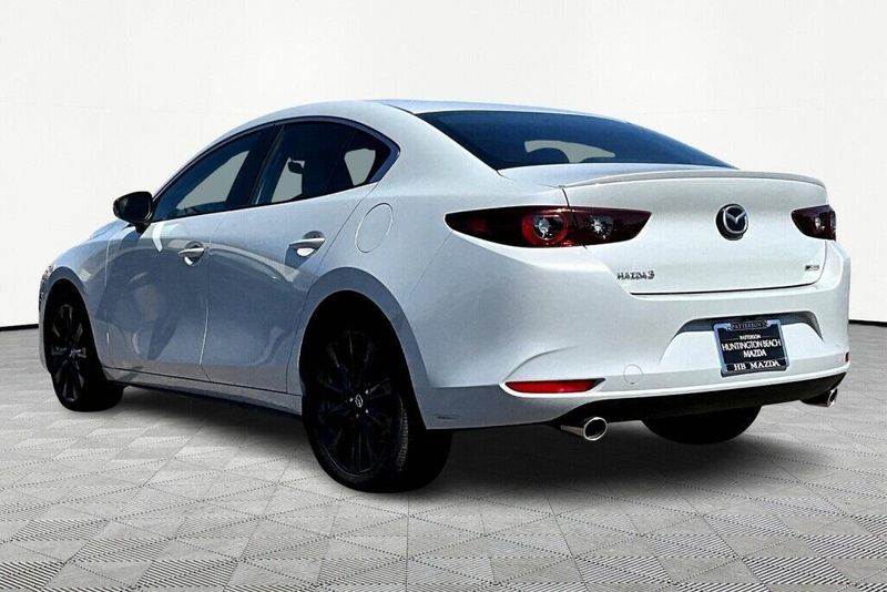 Used 2025 Mazda Mazda3 2.5 S Select SportImage 8
