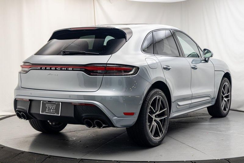 2025 Porsche Macan BaseImage 5