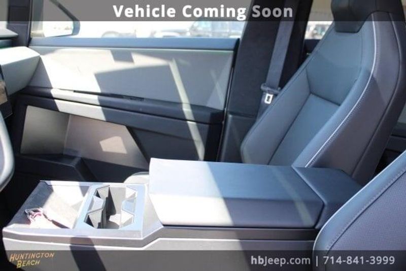 2024 Tesla Cybertruck BaseImage 35