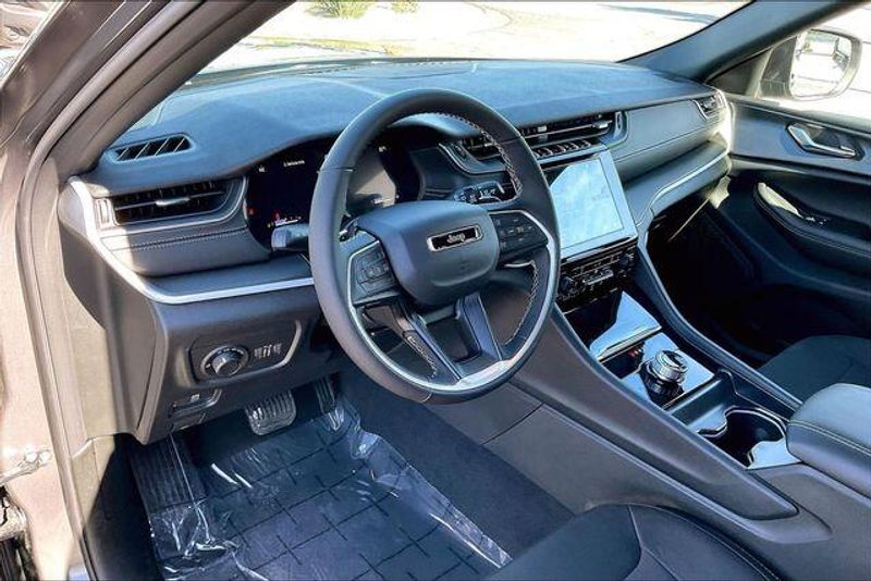 New 2026 Jeep Grand Cherokee Laredo X 4x4Image 6