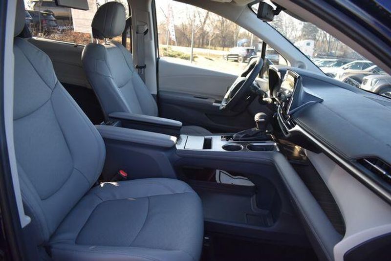 Used 2023 Toyota Sienna LimitedImage 13