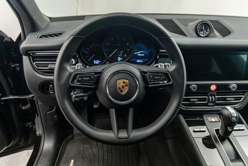 2024 Porsche Macan BaseImage 15