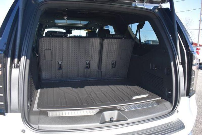 New 2026 Chevrolet Suburban High CountryImage 25
