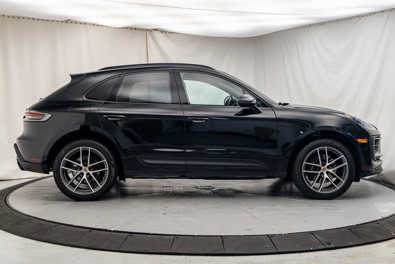 2023 Porsche Macan TImage 6