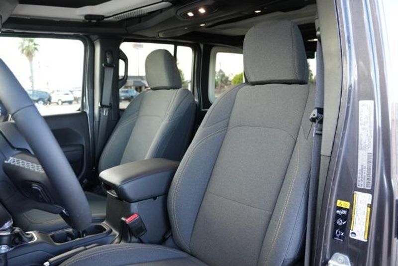 Used 2025 Jeep Wrangler Sport SImage 12