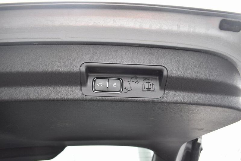 Used 2022 Ford Explorer XLTImage 6