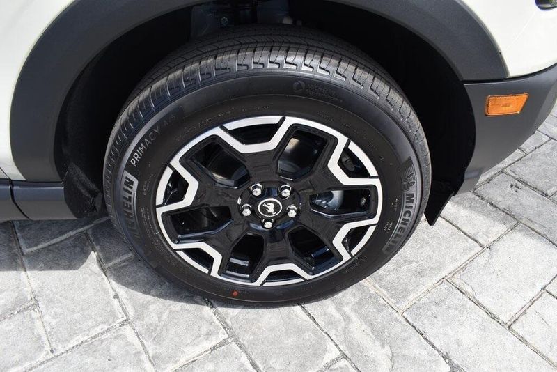 2025 Ford Bronco Sport Outer BanksImage 4