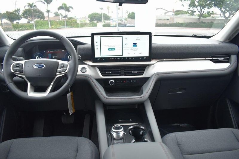 New 2025 Ford Explorer ActiveImage 11