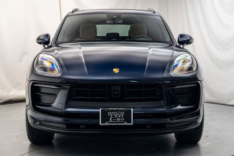 2023 Porsche Macan TImage 8