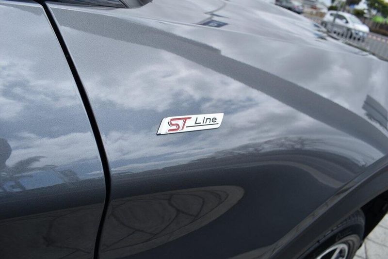 2025 Ford Explorer ST-LineImage 5