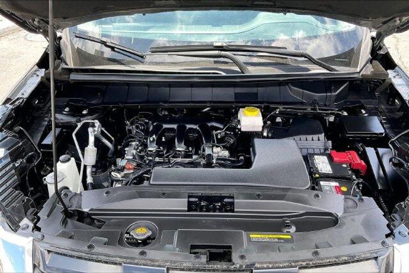 Used 2025 Nissan Pathfinder SImage 9