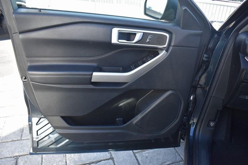 Used 2022 Ford Explorer XLTImage 14