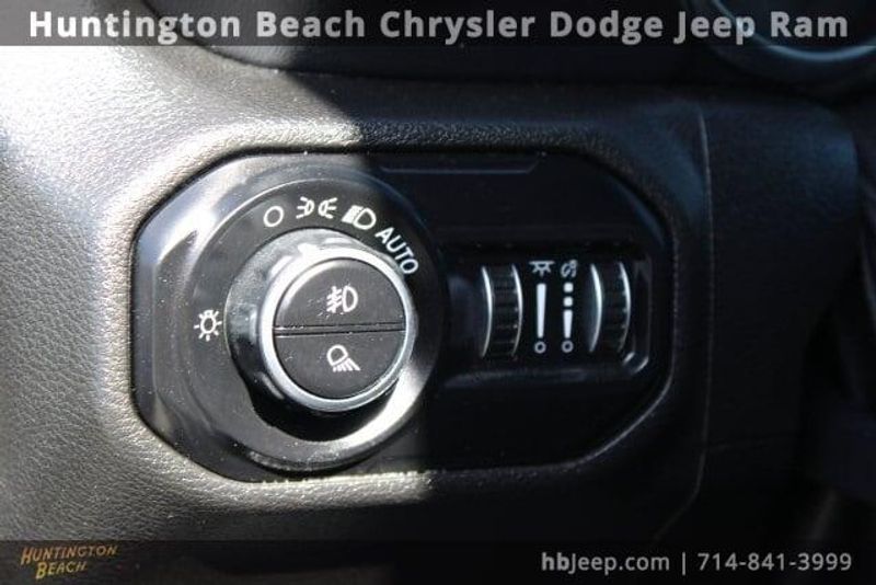 2020 Jeep Gladiator OverlandImage 17