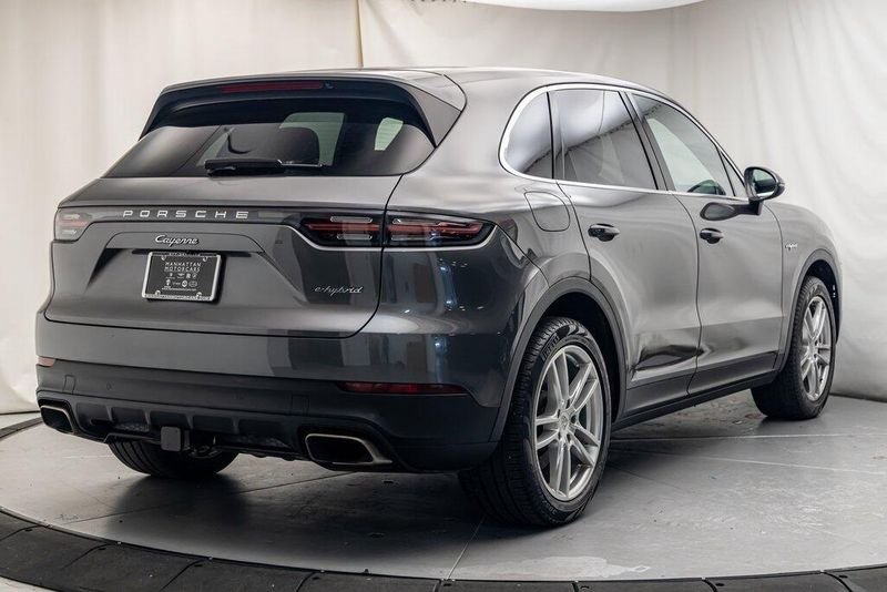 2019 Porsche Cayenne E-HybridImage 5