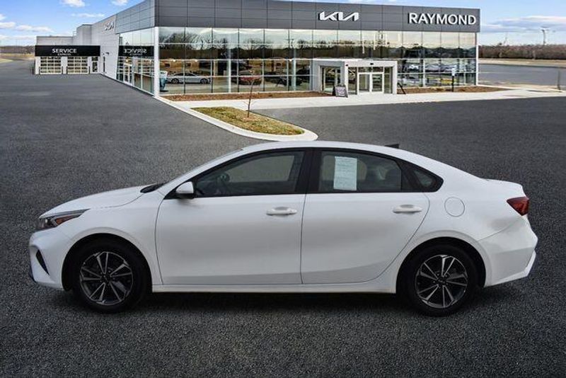 Used 2023 Kia Forte LXSImage 7